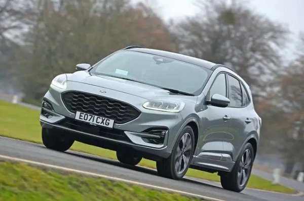 Kuga е един от най-популярните модели на Ford и се предлага с бензиново, хибридно или plug-in хибридно (PHEV) задвижване. Версията PHEV може да измине 66 км официално само на електричество, което се &bdquo;превежда&ldquo; на около 48 км в реалния свят. Това го прави по-добър избор за шофьори на служебни автомобили.
Обхват само на електричество - 66 км